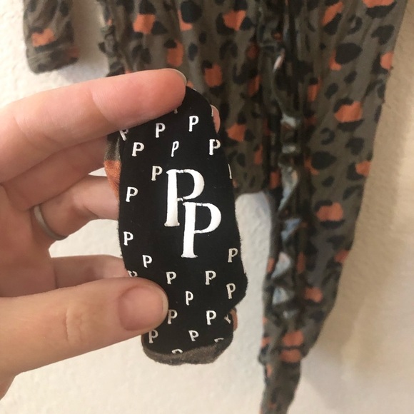 Posh Peanut Babys Eli Cheetah Print Footie with Ruffles in Green - Size Newborn - Picture 4 of 6